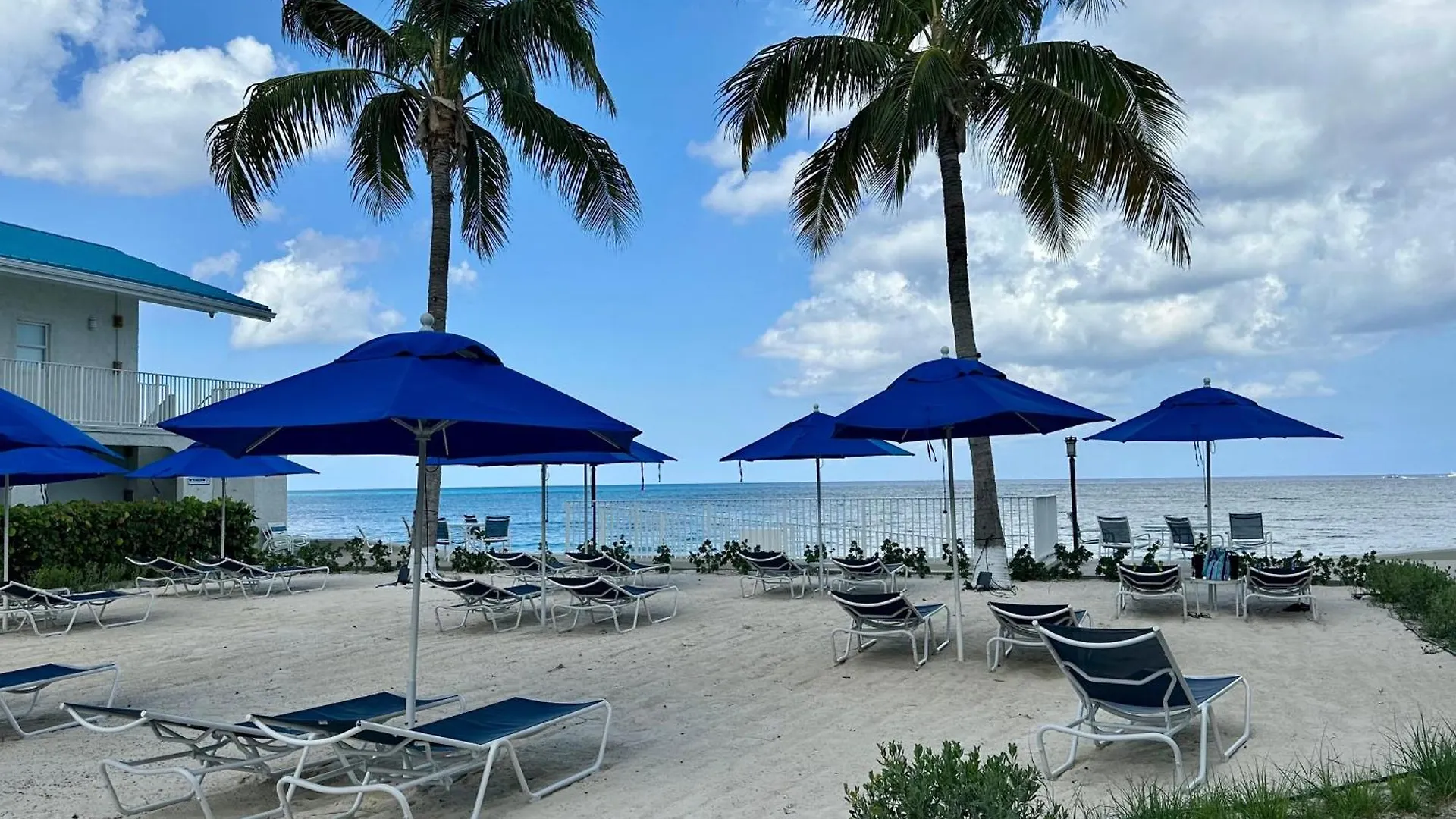 Nyaraló Cayman Reef Resort #6 George Town