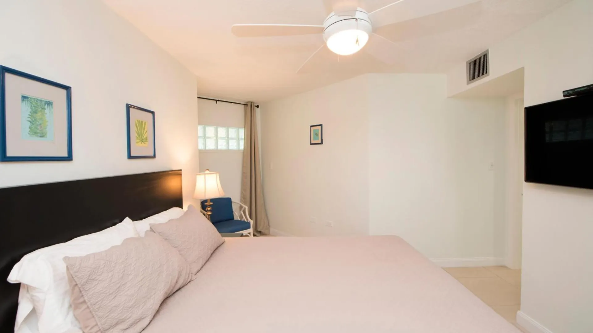 Cayman Reef Resort #6 George Town Holiday home